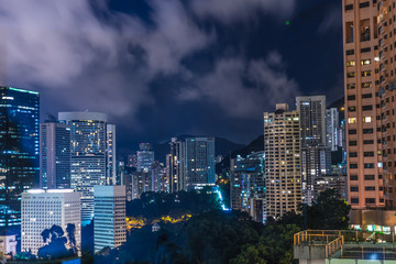 香港特別行政区の高層ビル群の夜景