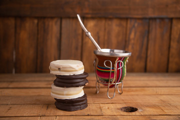 The alfajores are Argentine chocolate cakes and dcaramel