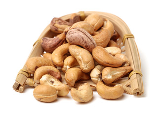 Fototapeta na wymiar cashew nuts on white background 
