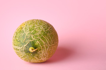 Obraz na płótnie Canvas Sweet ripe melon on color background