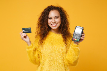Smiling african american girl posing isolated on yellow background. People lifestyle concept. Mock...