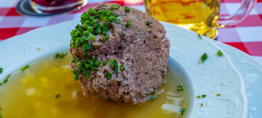 Panorama Leberknödel auf dem Oktoberfest