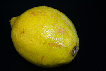 El limón es un citrico con multiples propiedades dieteticas y vitaminicas