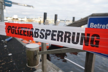 Polizeiabsperrung der Wasserschutz Polizei