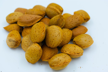 La almendra es un fruto seco muy saludable y rico en vitaminas