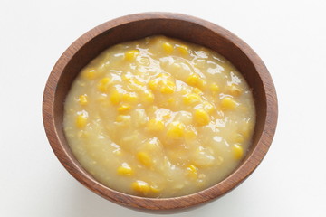 prepared cream sweet corn in wooden bowl