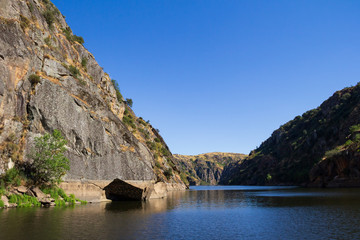 Fototapeta na wymiar Cliffs of the Douro International Natural Park