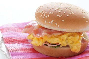 Homemade scrambled egg and bacon burger with copy space