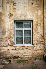 Fototapeta na wymiar Old wall with window
