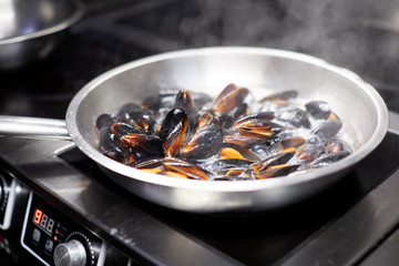 mussels in sauce
