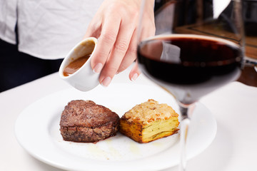 steak with tomato sauce