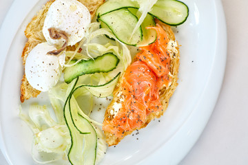 salad with shrimps and vegetables