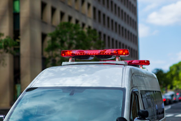 事件　警察　パトカー
