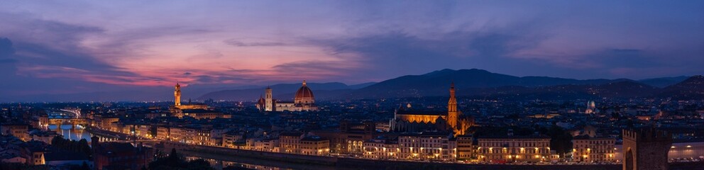 Florence sunset very large high resolution panorama with all main florentine landmarks (cathedral, Palazzo Vecchio, Ponte Vecchio bridge, Arno river banks). 22.000 px wide: over 6 feet (2m) at 300 dpi - obrazy, fototapety, plakaty