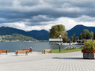Paysage de lac dans les Alpes de Bavière. Bad Wiessee au bord du lac de Tergernsee en Haute...