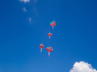 4 bundles of red and green balloons Float beautifully into the sky,  Free on holiday concept