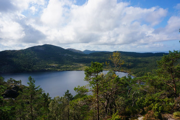 Fototapeta na wymiar landscape lake in the wooded mountains of Norway