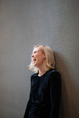 Fototapeta premium Frau in einer Zeit Reise