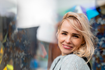 wunderbare Frau beim Reisen