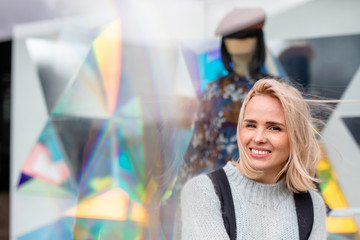 wunderbare Frau beim Reisen