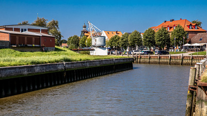 Obraz premium Einfahrt in den Hafen von Tönning