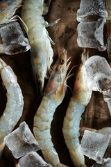 Raw skinned shrimps with ice 