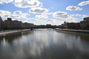 Naklejka premium urban view with a river in the center of the capital