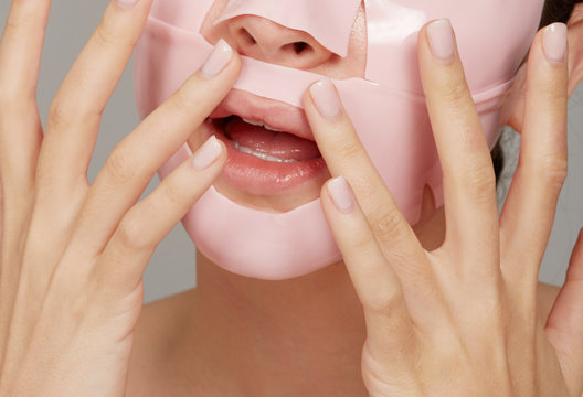 Detail image facial mask treatment