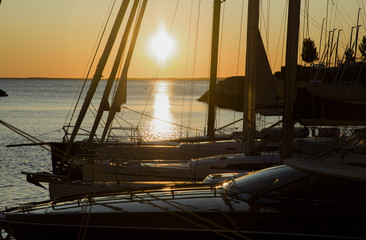 Tramonto del sole a Portopiccolo tra barche  e imbarcazioni