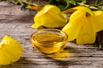 Fototapeta na wymiar Evening primrose oil in a small bowl
