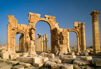 Papier Peint photo Vieil immeuble The monumental arch in the eastern section of the colonnade, Palmyra, Homs Governorate, Syria