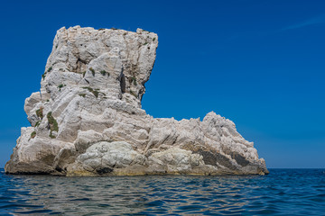 Fototapeta na wymiar rock in sea