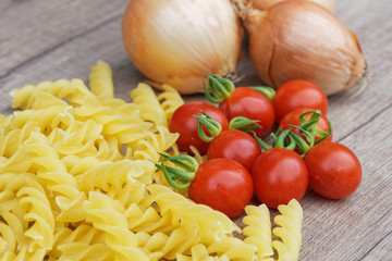 Zutaten für Nudeln mit Tomatensauce