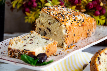 onion cake with olive  and mint