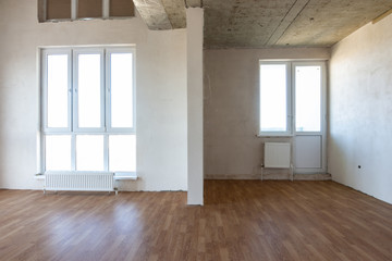 The interior of the empty room with a fine finish and laminated flooring