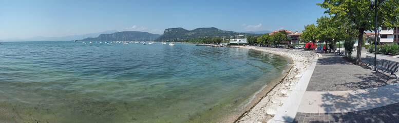 Bardolino - ist eine italienische Gemeinde am Gardasee in der Provinz Verona in der nordostitalienischen Region Venetien an der Ostseite des Sees nördlich von Lazise und südlich von Garda 