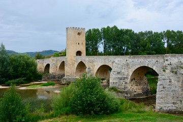Fototapeta na wymiar Medieval bridge in Spain