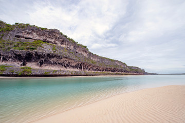 ニューカレドニア ロイヤルティ諸島 ウベア島　レキンの絶壁