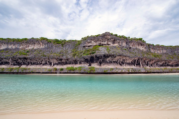 ニューカレドニア ロイヤルティ諸島 ウベア島　レキンの絶壁