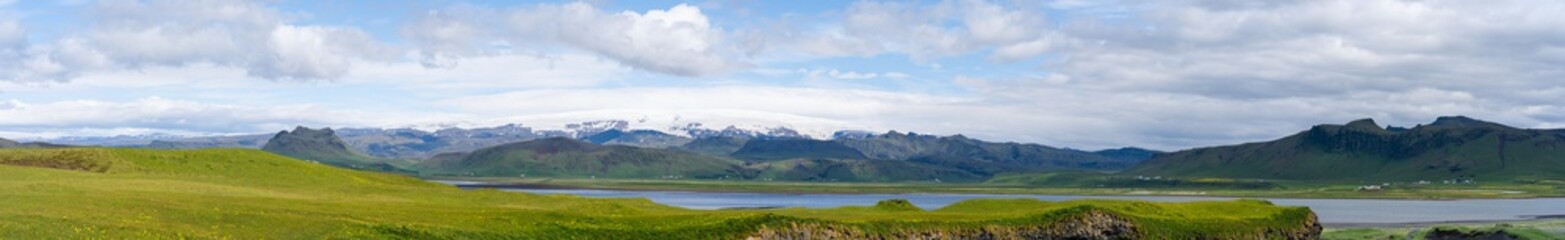 Fototapeta na wymiar Iceland Landscape on a Sunny Day in Summer