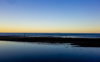 早朝、由比ヶ浜にて