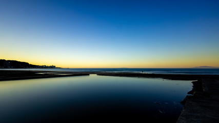 早朝、由比ヶ浜にて