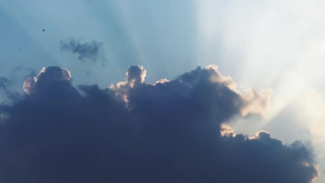 Silver lining in the clouds - 4K