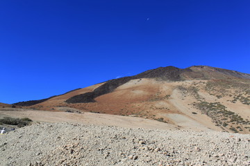 Wandern im Urlaub zum Vulkan