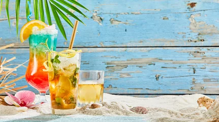 Foto op Plexiglas Tropical cocktails in beach decorations © exclusive-design