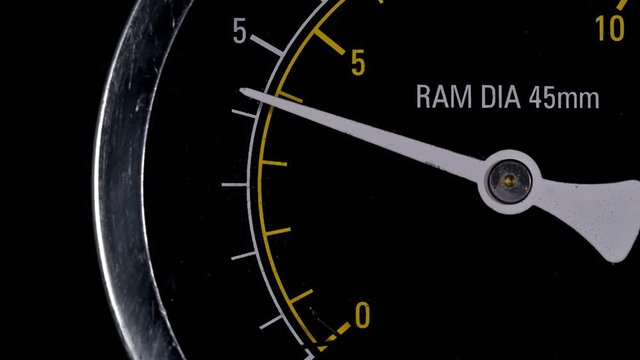 The white arrow on the manometer (pressure sensor) drops down, indicating that the pressure drops and stops at zero, closeup