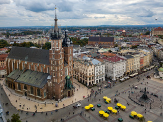 Obraz premium Aerial view of St. Mary's Church on the Main Square in Krakow, Poland