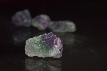  Gemstone is a gemstone that has not yet been divided There are many types, many colors, rare and expensive for making ornaments.