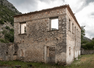 Fototapeta na wymiar abandoned and ruined house after earthquake in Palia Plagia, Greece