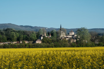 Traditions et vieilles pierres du Bugey